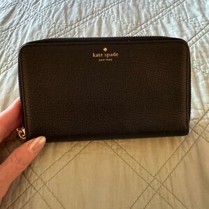 Kate spade wallet. Black. Used once excellent condition!!